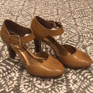 Light brown leather Mary Janes w/ Stacked heel